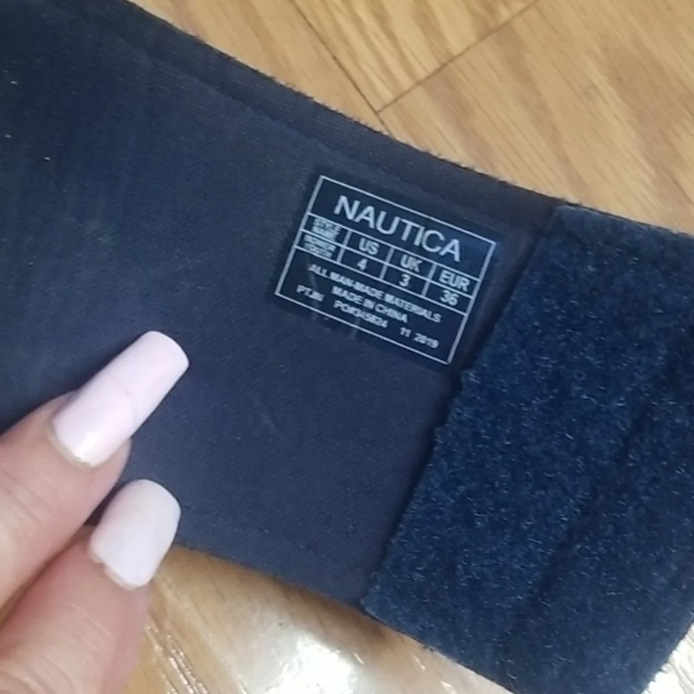 Nautica slides‎ size 4